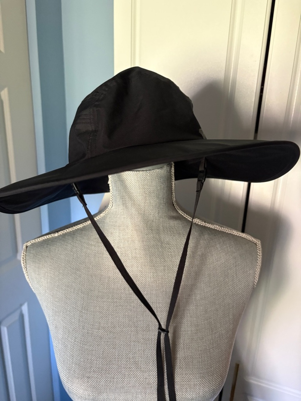 MOUNTAIN HARDWEAR GORE-TEX Infinium Black Wide Brim Unisex Sun Hat Gardening